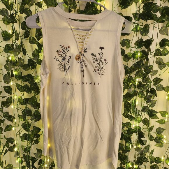 cream top with flowers - Picture 1 of 4